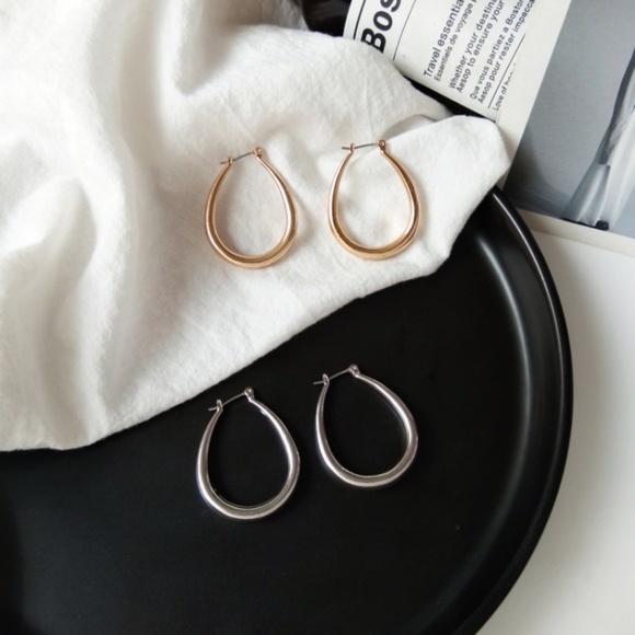 Minimalist Hoop Earring Silver - Picture 2 of 8